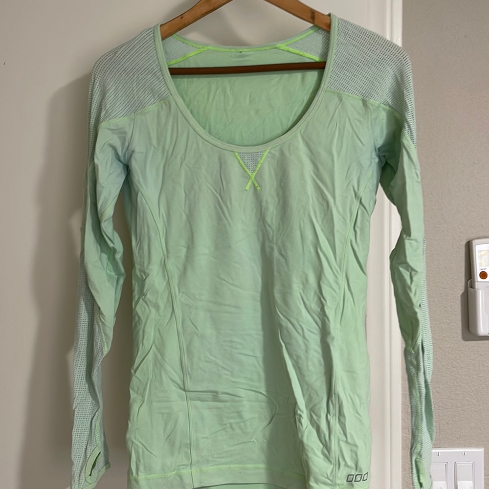 Long sleeve athletic top